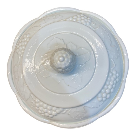 Harvest Milk Glass by Colony. Height: 10 1/4”
Width: 6 7/8” EUC - Picture 3 of 5